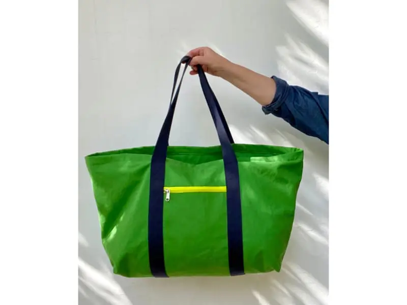 Close & Go Bag Nähpaket, Dry Oilskin Cobalt & Kokka Canvas – Bild 7