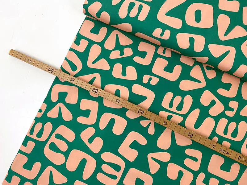 Woven Cotton Popeline Abstract Love, Green Nude – Bild 3