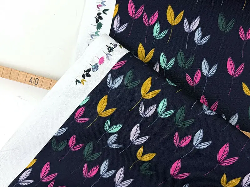 Dancing Leaves by Emjo Design, Navy Colors, Baumwolle