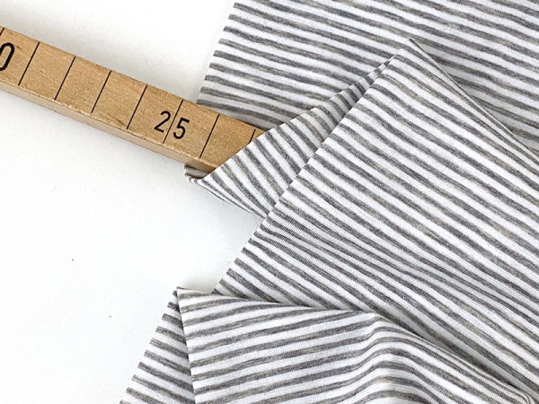 Designerleftover Feinjersey 100% Cotton, feine Streifen hellgrau Melange