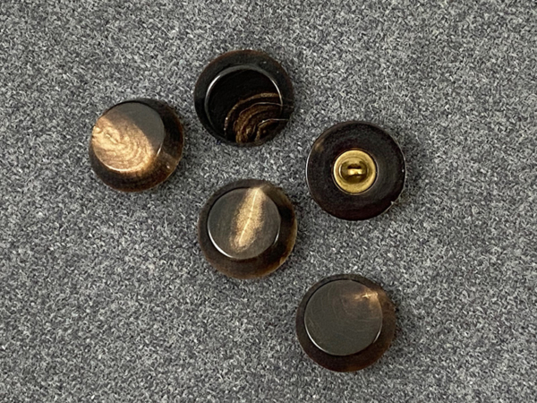 Designer Knopf mit Steg, Echt Horn Dunkel, 17mm konisch