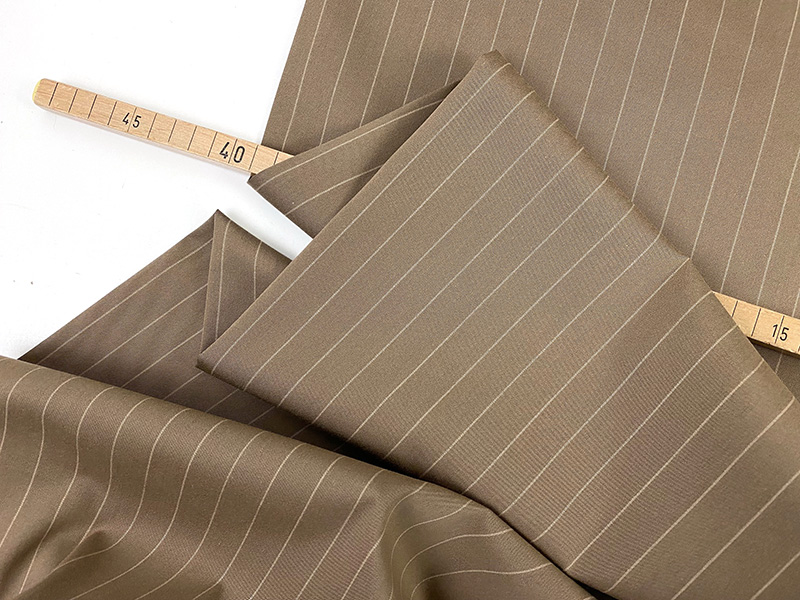 Designerleftover Baumwolltwill in Hosenqualität, Nougat Streifen