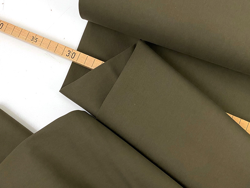 Designerleftover Baumwolltwill in Hosenqualität, Oliv Khaki