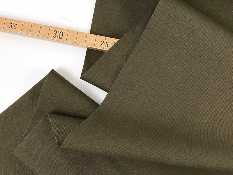 Designerleftover Baumwolltwill in Hosenqualität, Oliv Khaki – Bild 2
