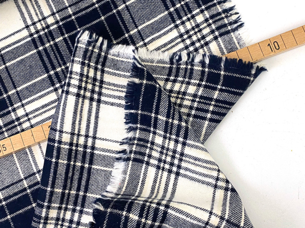 Designerleftover Flanell Winterkaro Wollweiß Navy – Bild 3