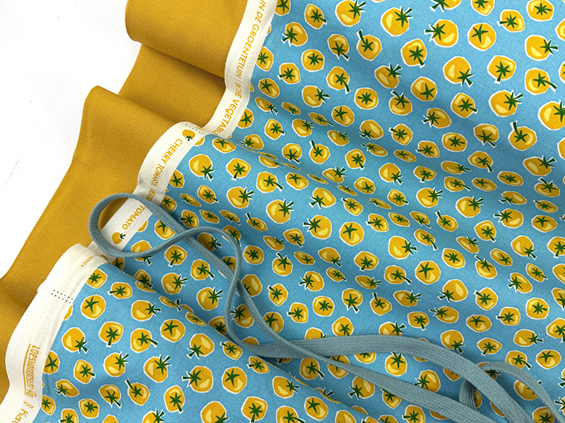 Nähpaket Schnelle Küchenschürze "Sew&Go", Cotton + Steel Strawberries Mint – Bild 3