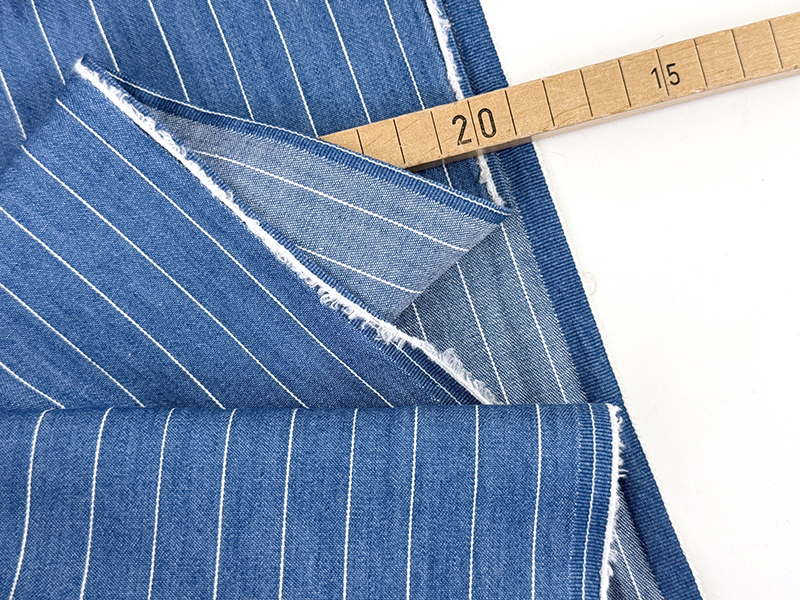 Leichter Denim mit Nadelstreif, Jeansblau Weiß