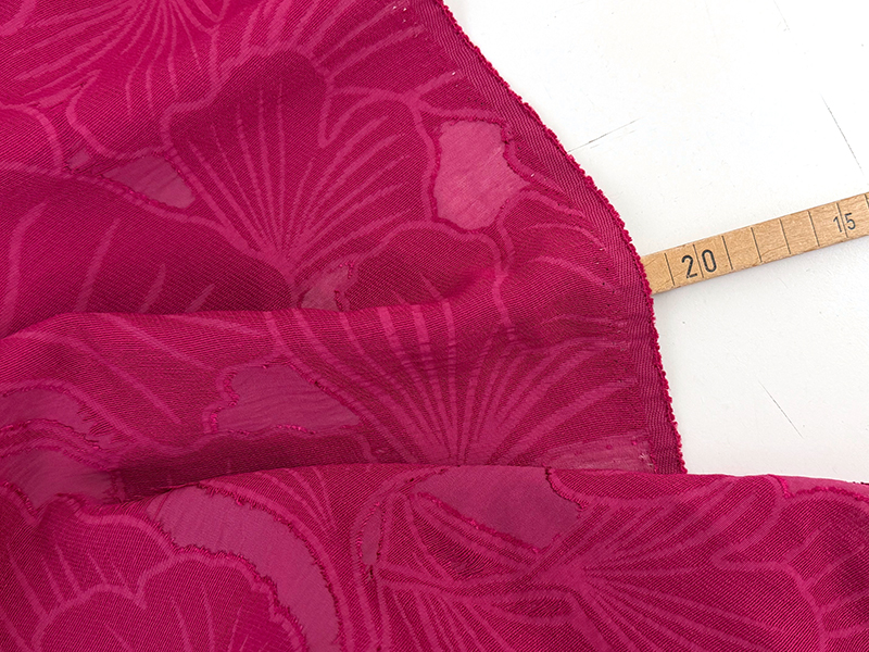 Viskose Jacquard Ton in Ton Floral, Fuchsia – Bild 3