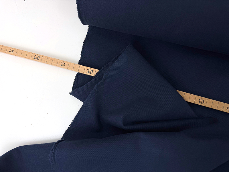 Designerleftover Baumwolltwill in Hosenqualität, Navy – Bild 2